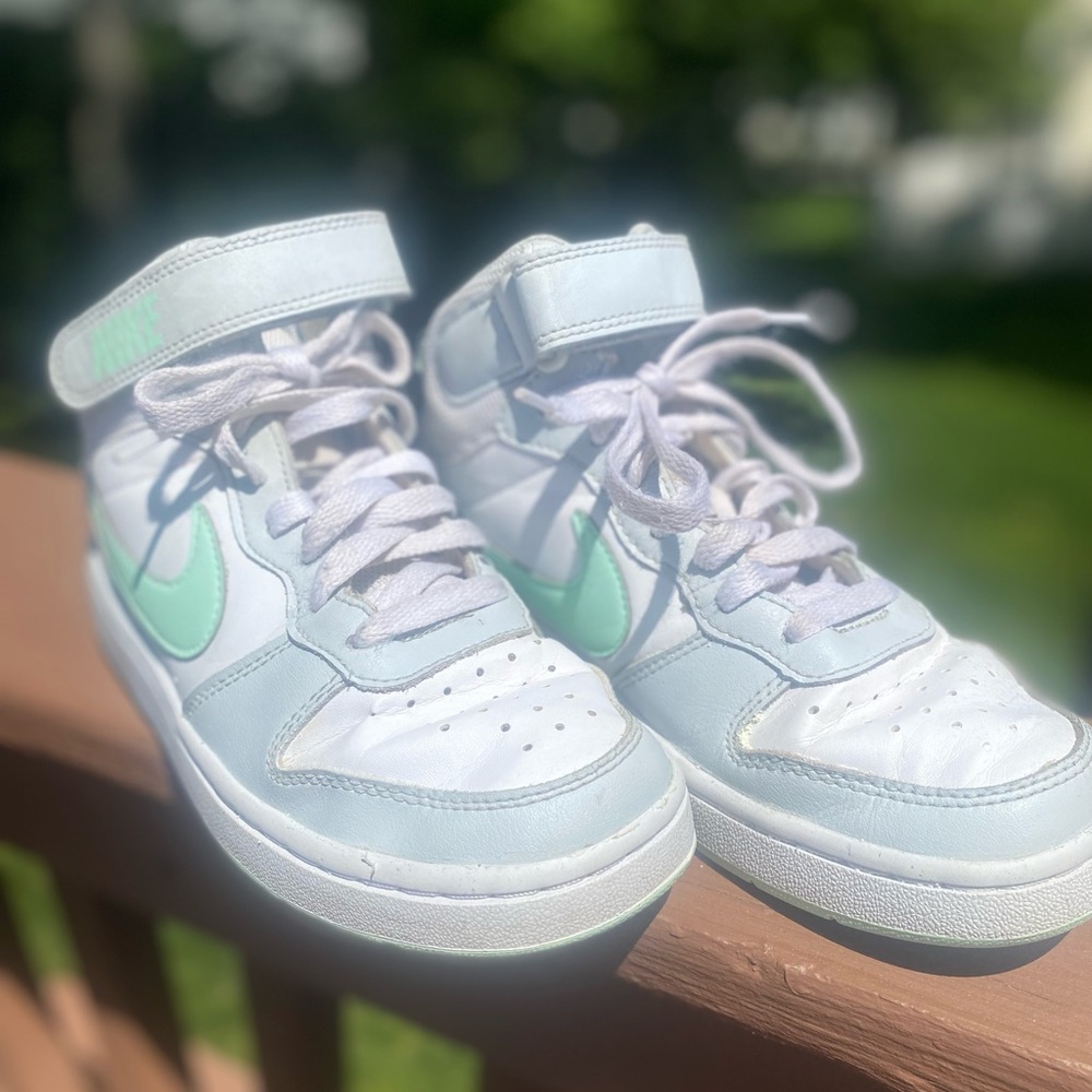 Nike court borough 2 High top.  Youth sz 4.5